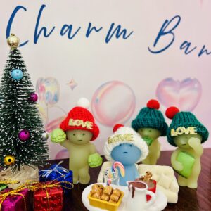 smiski christmas hat (love)